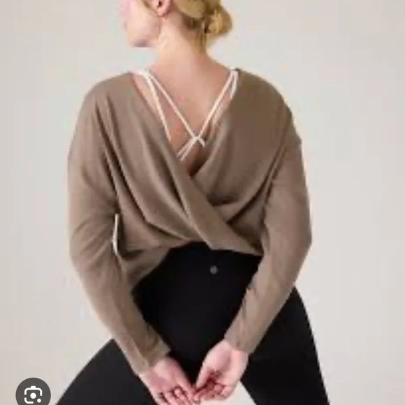 Athleta presence twist sweatshirt - Picture 2 of 5